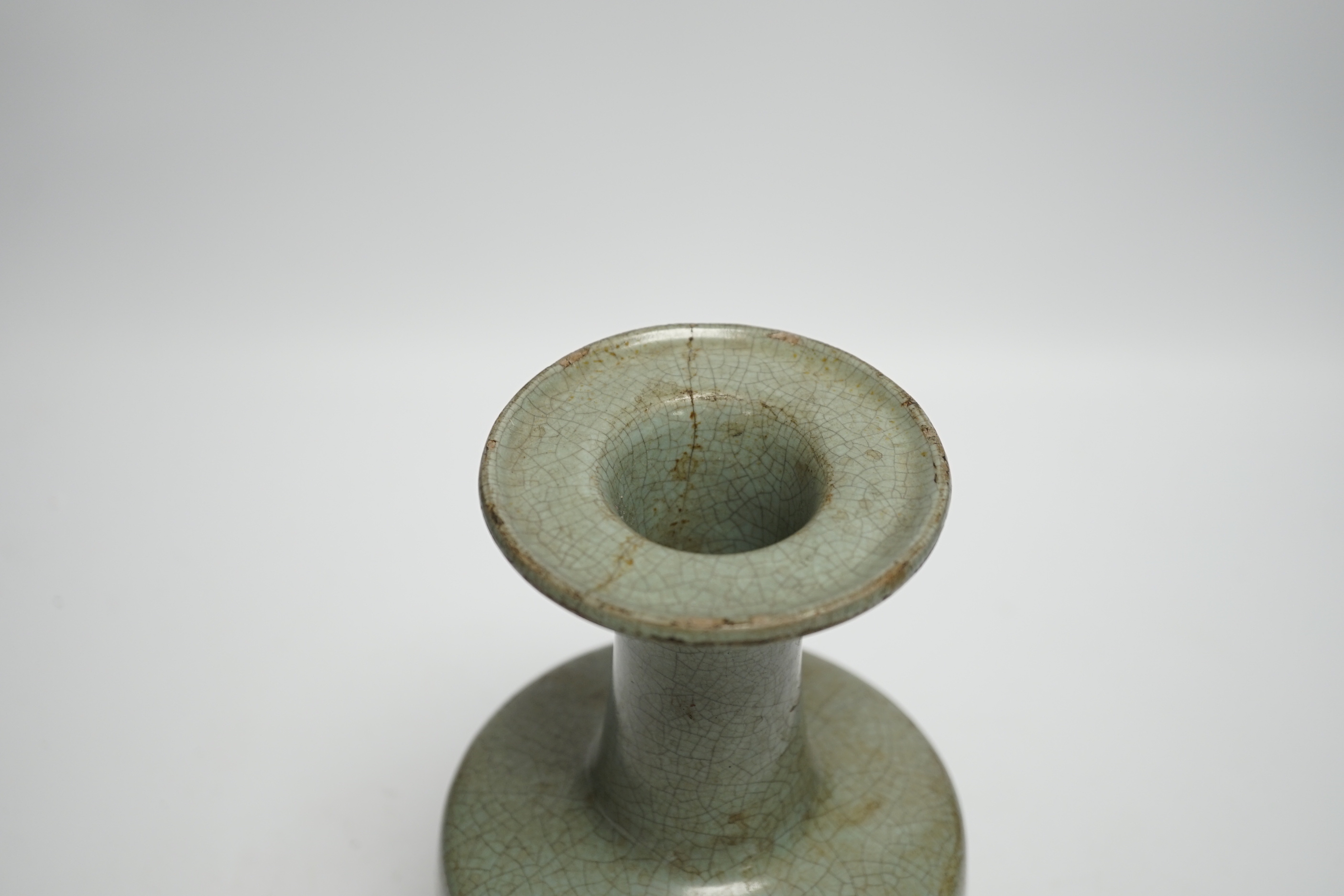 A Chinese crackle glazed mallet shaped vase, 21cm